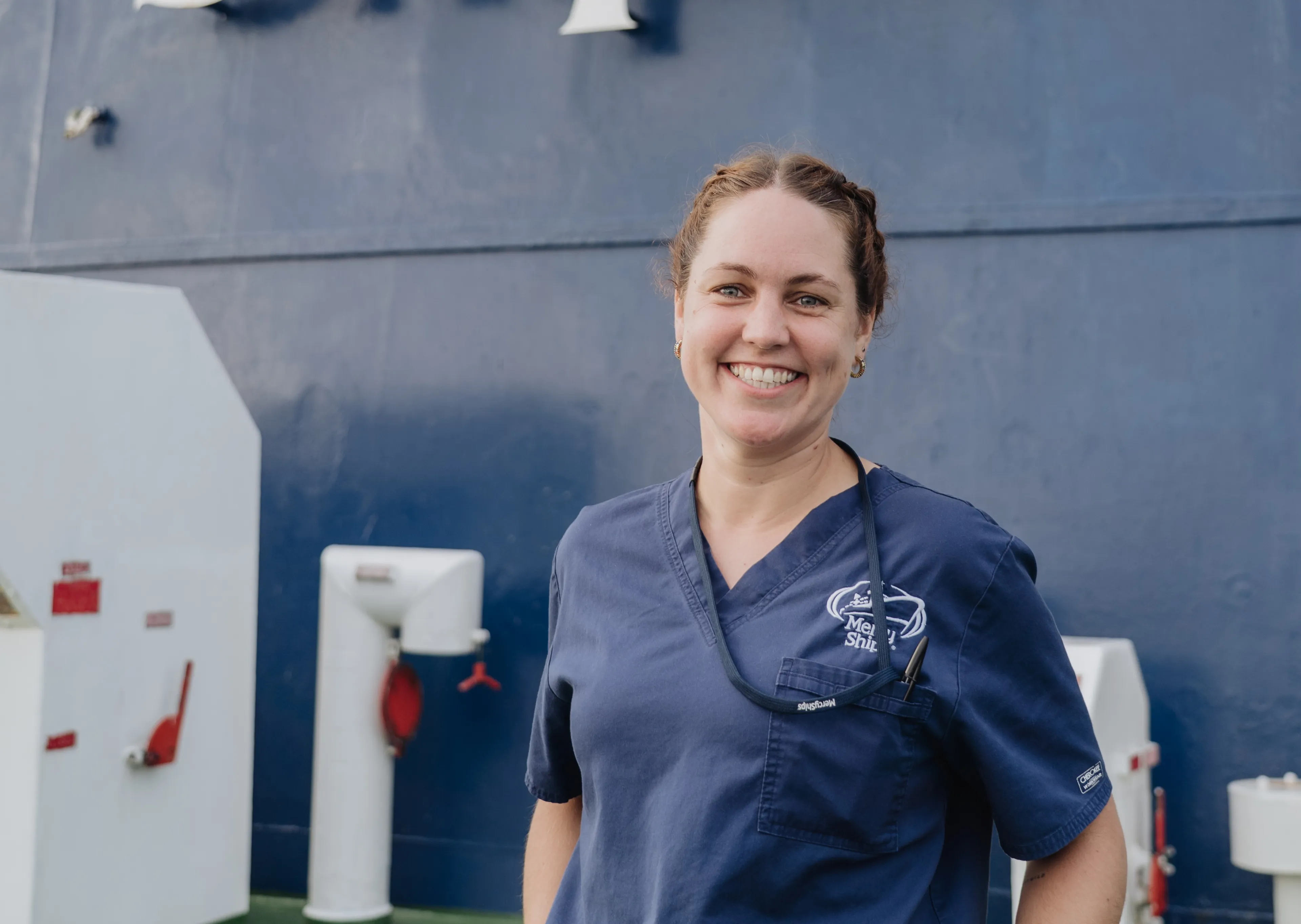 Liesbeth werkt op een ziekenhuisschip in West-Afrika: ‘Ik bezit alleen nog mijn backpack met spullen voor twee jaar’