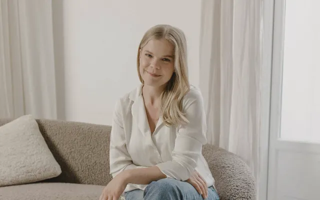 Kimke de Vos-Hommes glimlachend.