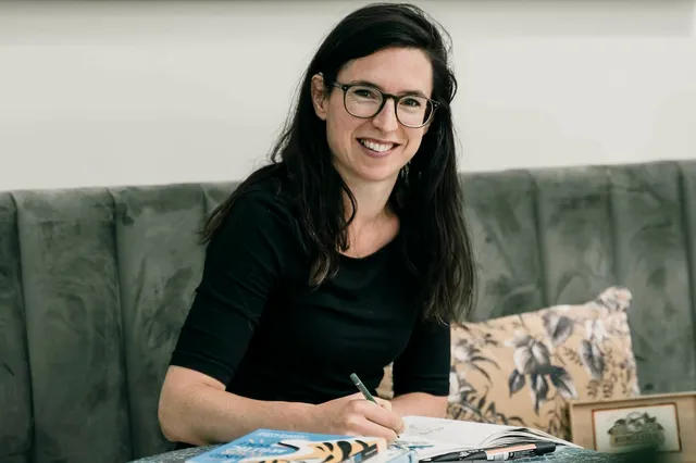 Geeske van Voorthuijsen schreef en illustreerde een boek over slechthorendheid.