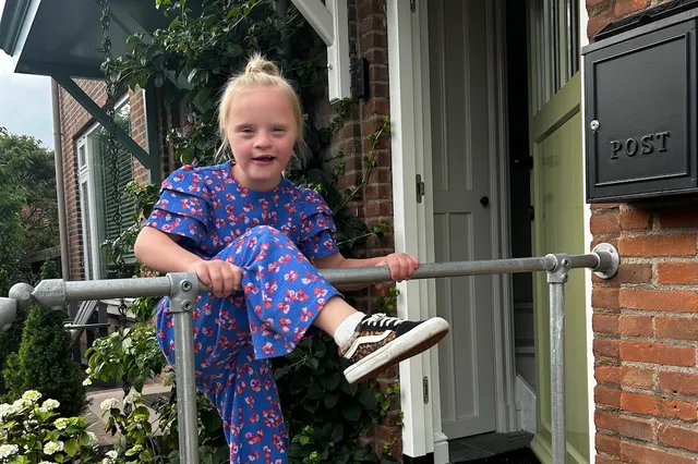 Columnist Mirjam Kooijman blikt terug op de geboorde van dochter Livia. Waar ze toen bang was voor wat komen zou, denkt ze nu: “Nou en? Het is maar Down.”.