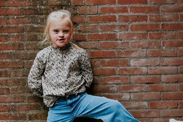 Mama Mirjam: ‘Waarom zit Livia eigenlijk niet in groep 3? Ze is toch al zeven?’.