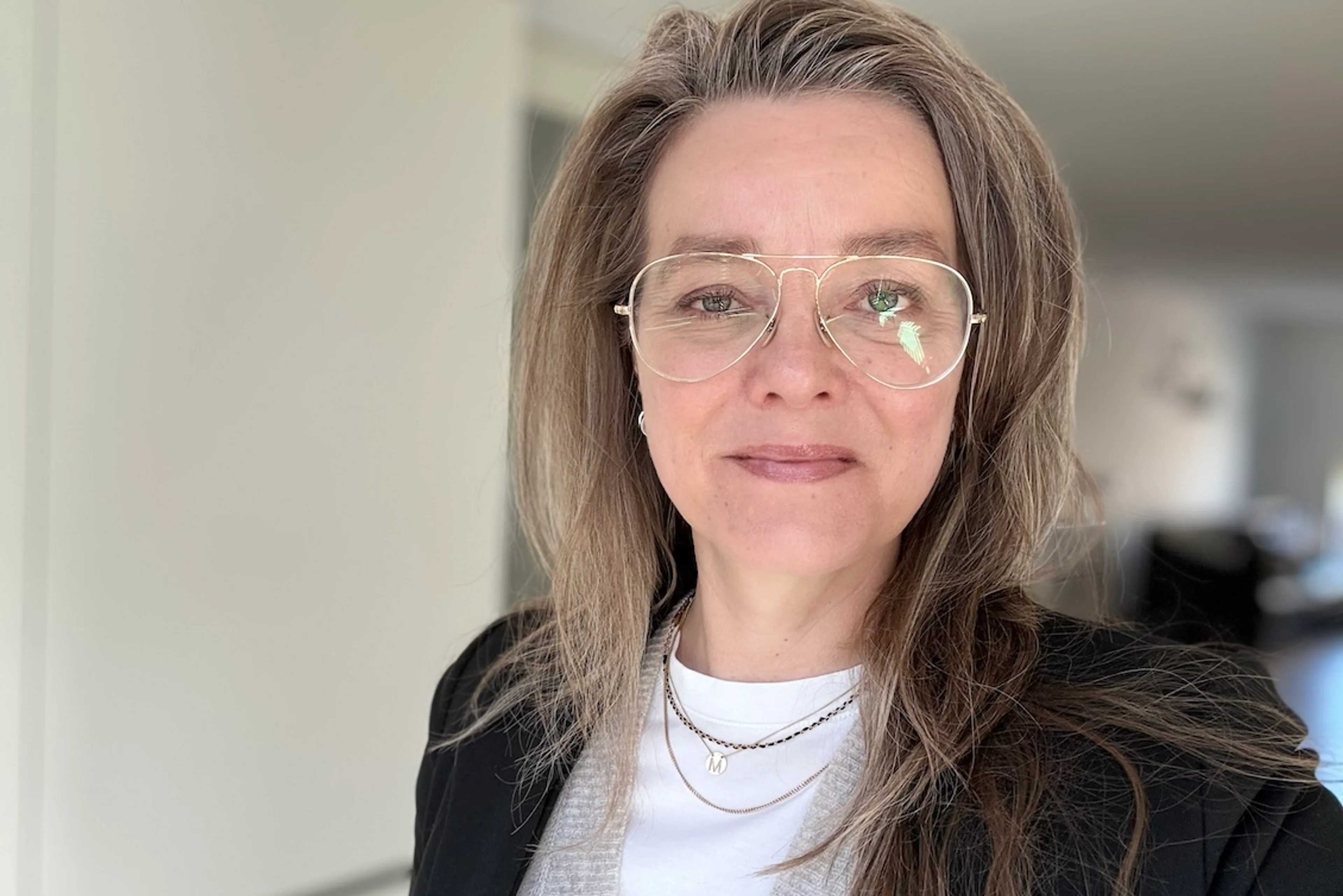 Karins zoon werd online bedreigd: ‘Onlinewereld is gevaarlijker dan ouders vermoeden’