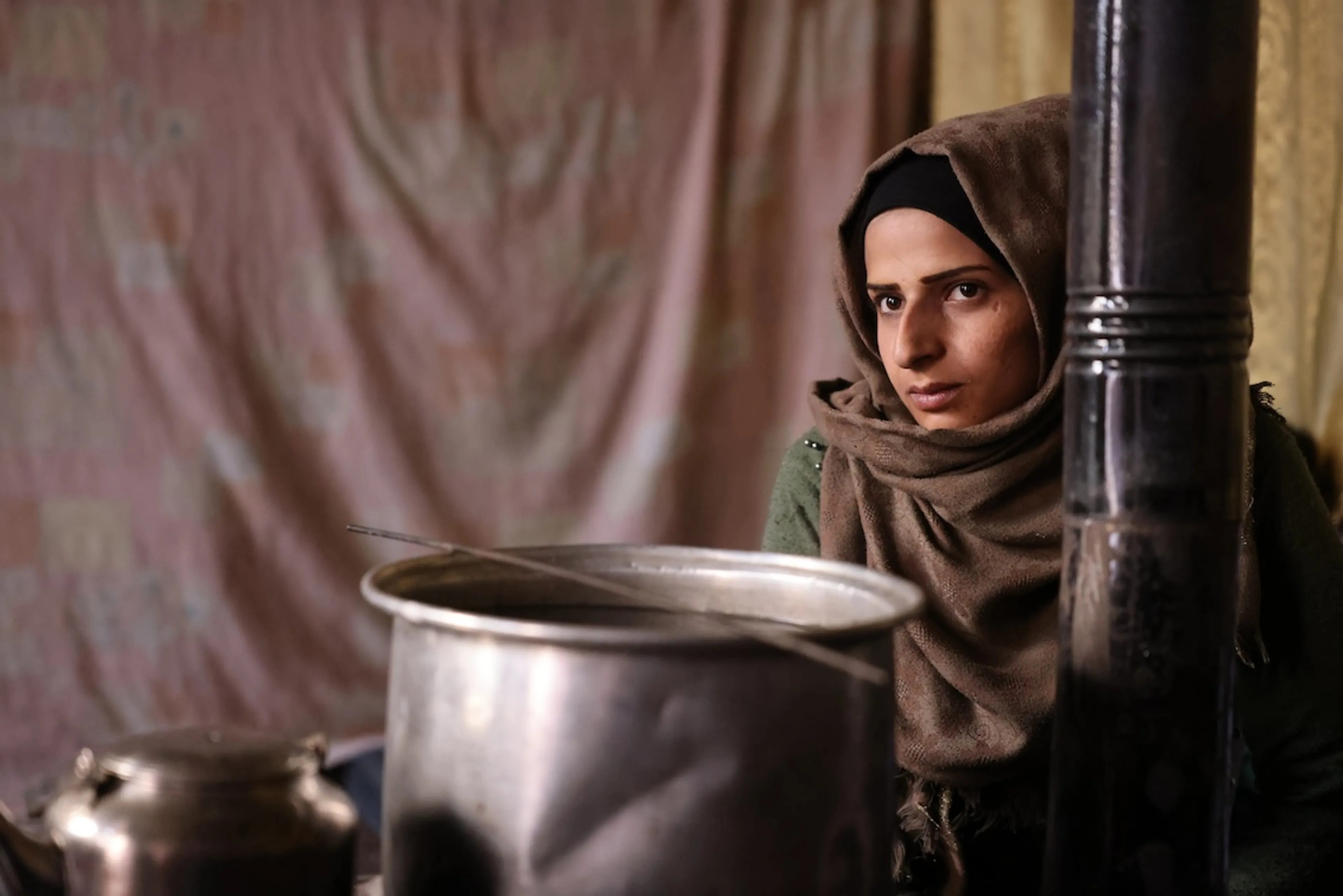 ‘Ik schaam me om buiten te komen’ – en toch werkt Bathoul in Syrië aan haar zelfvertrouwen