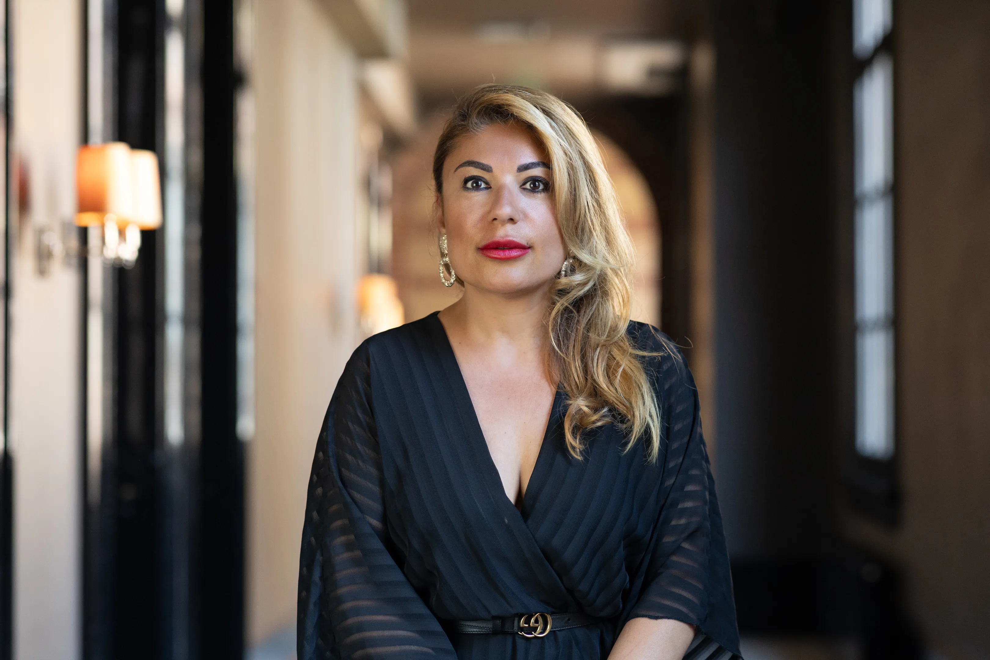 Yesim Candan over toxische relaties herkennen en stoppen: ‘Deze mannen willen een vrouw bezitten en controle over haar hebben’