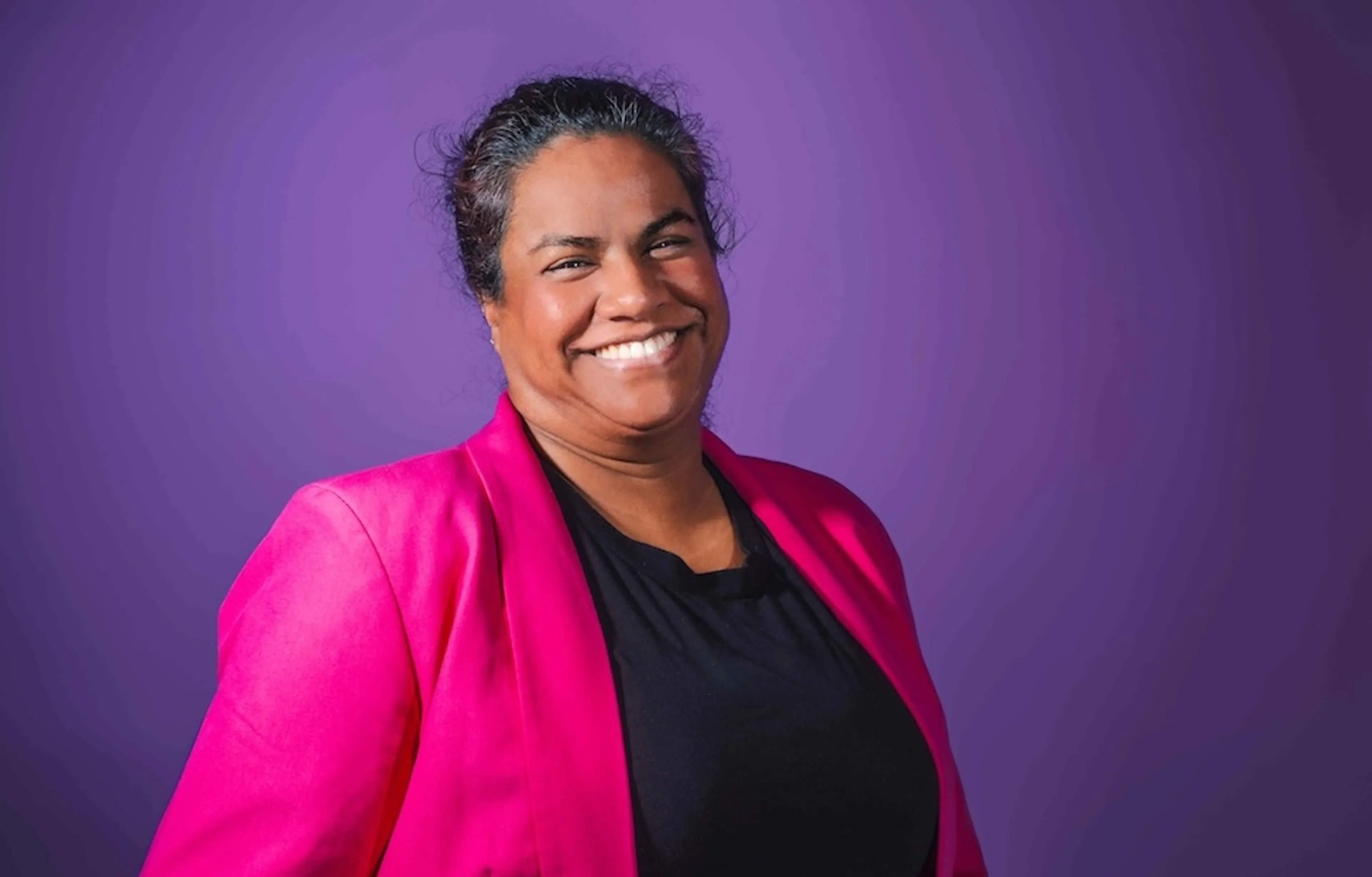 Nirosha is doof én werkt in de zorg