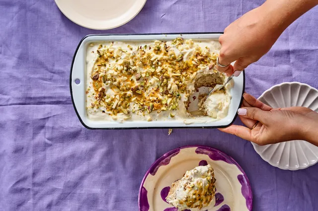 Mango-passievrucht tiramisu uit 'Simpel & Puur' van foodfluencer Sanne van Lierop.