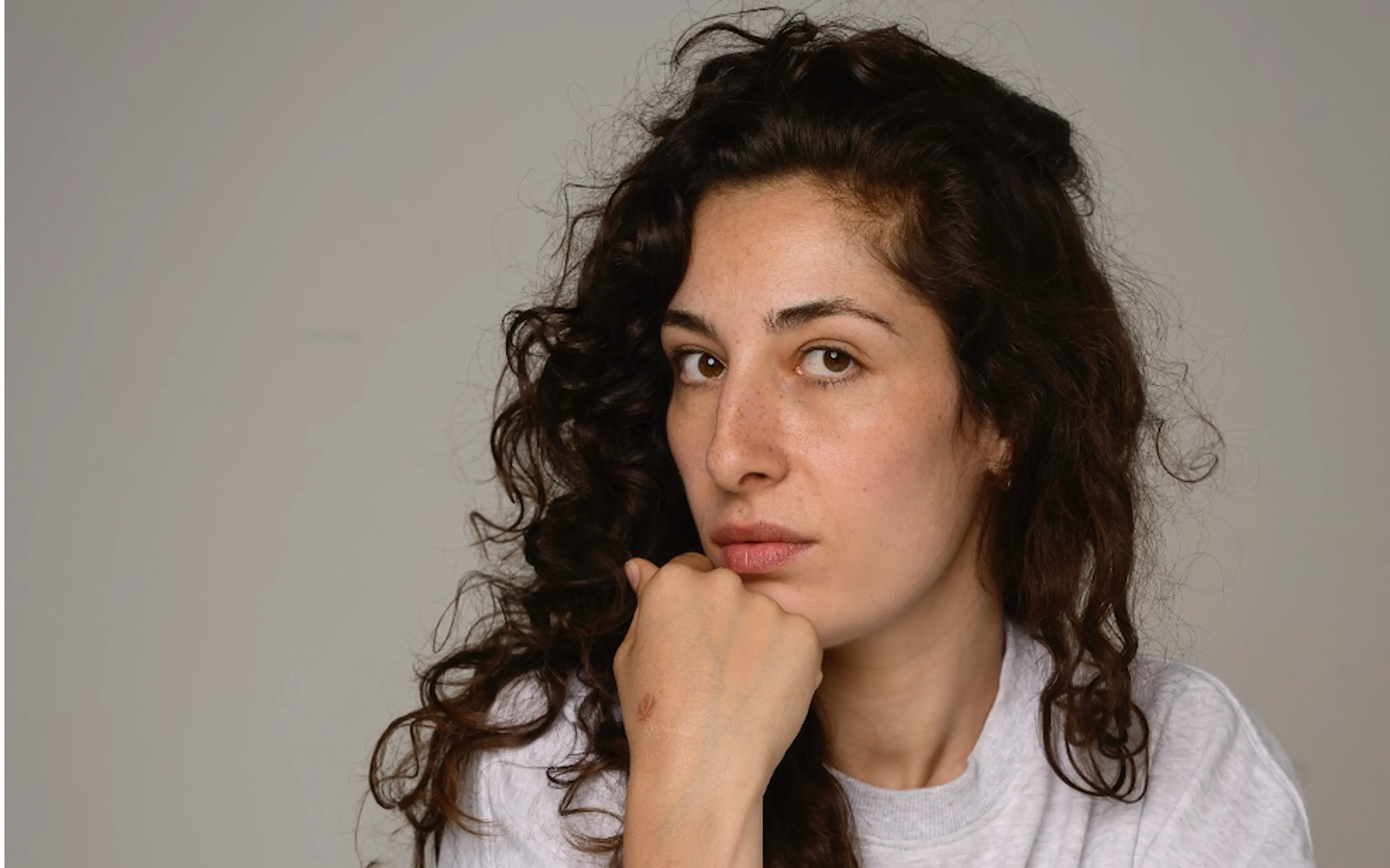 Actrice Samya Ghilane: ‘Ik voed mijn dochters op met de Marokkaanse én Joodse achtergrond’