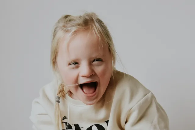 Column Mama Mirjam #58 over haar dochter Livia met het syndroom van Down, en hoe ze zo graag zou willen dat wat afwijkt van de norm niet raar is, maar juist mooi.