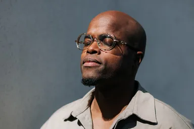 Jandino Asporaat (44): ‘Ik heb hele gesprekken met God – ik denk wel zevenhonderd per dag’