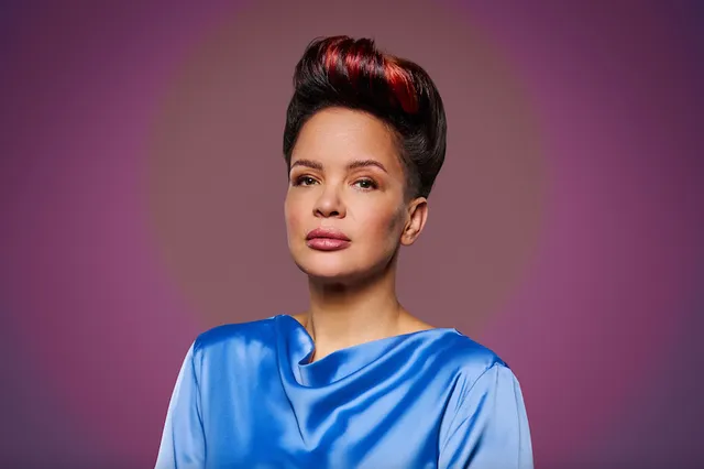 Zangeres Eva Maria Simons verkleed als Maria die ze speelt in The Passion 2025.