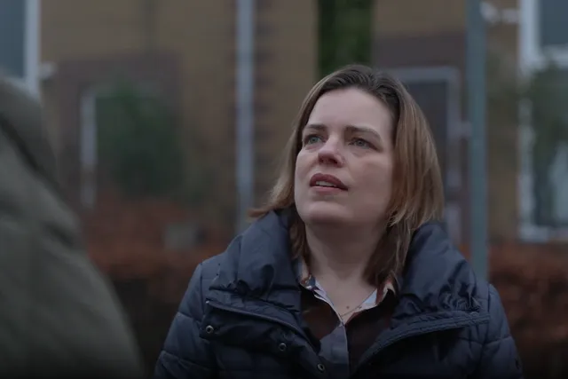 Froukje Huisman in de aflevering Dit is de kwestie over huiselijk geweld.