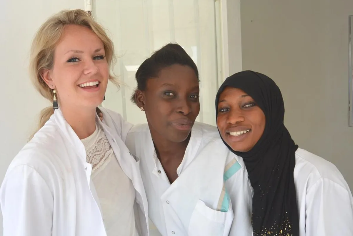 Huisarts Machteld (30) is drie maanden per jaar dokter in het vergeten Gambia - EO