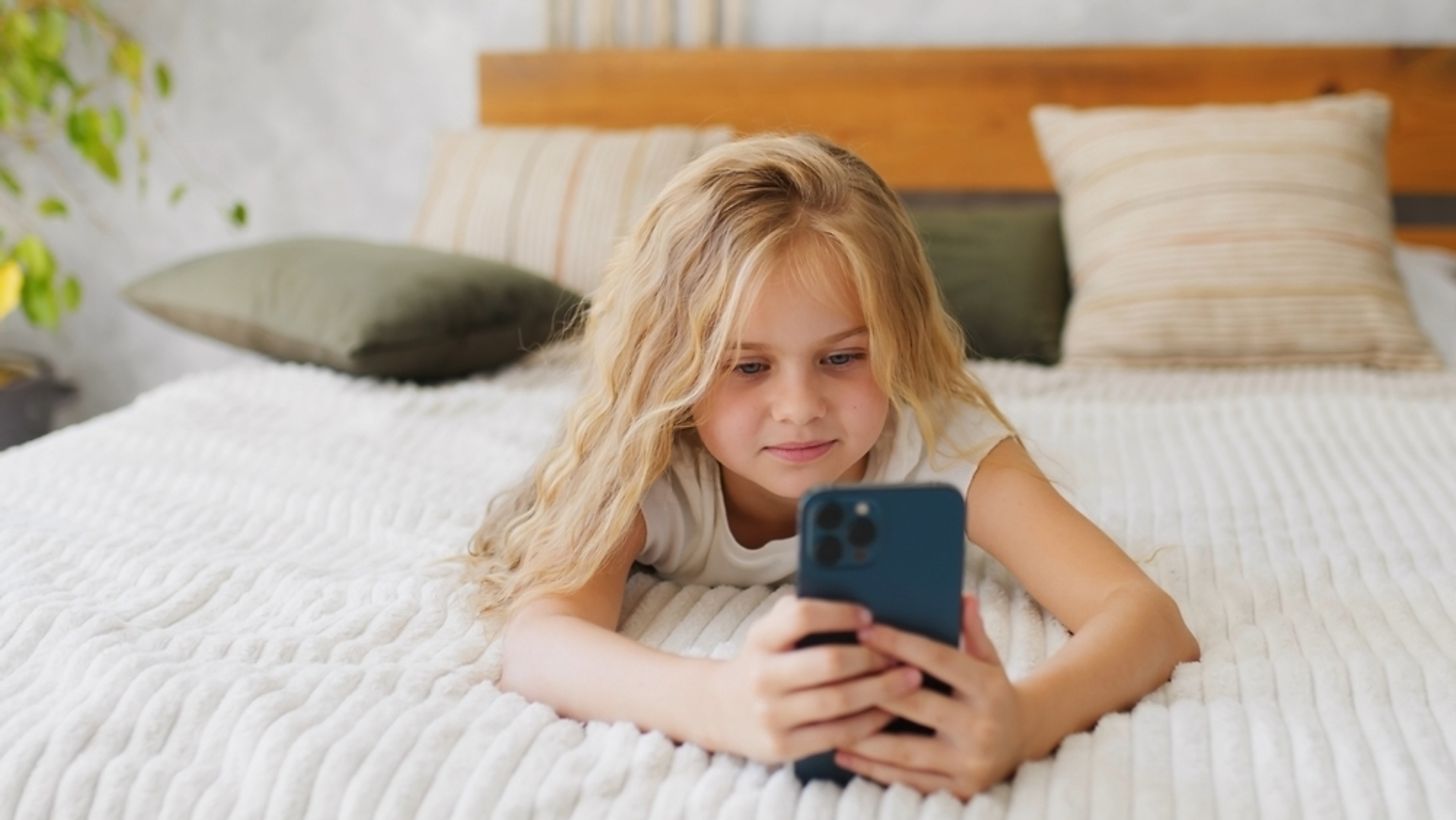 Waarom deze moeder haar kinderen zo jong mogelijk een eigen telefoon geeft