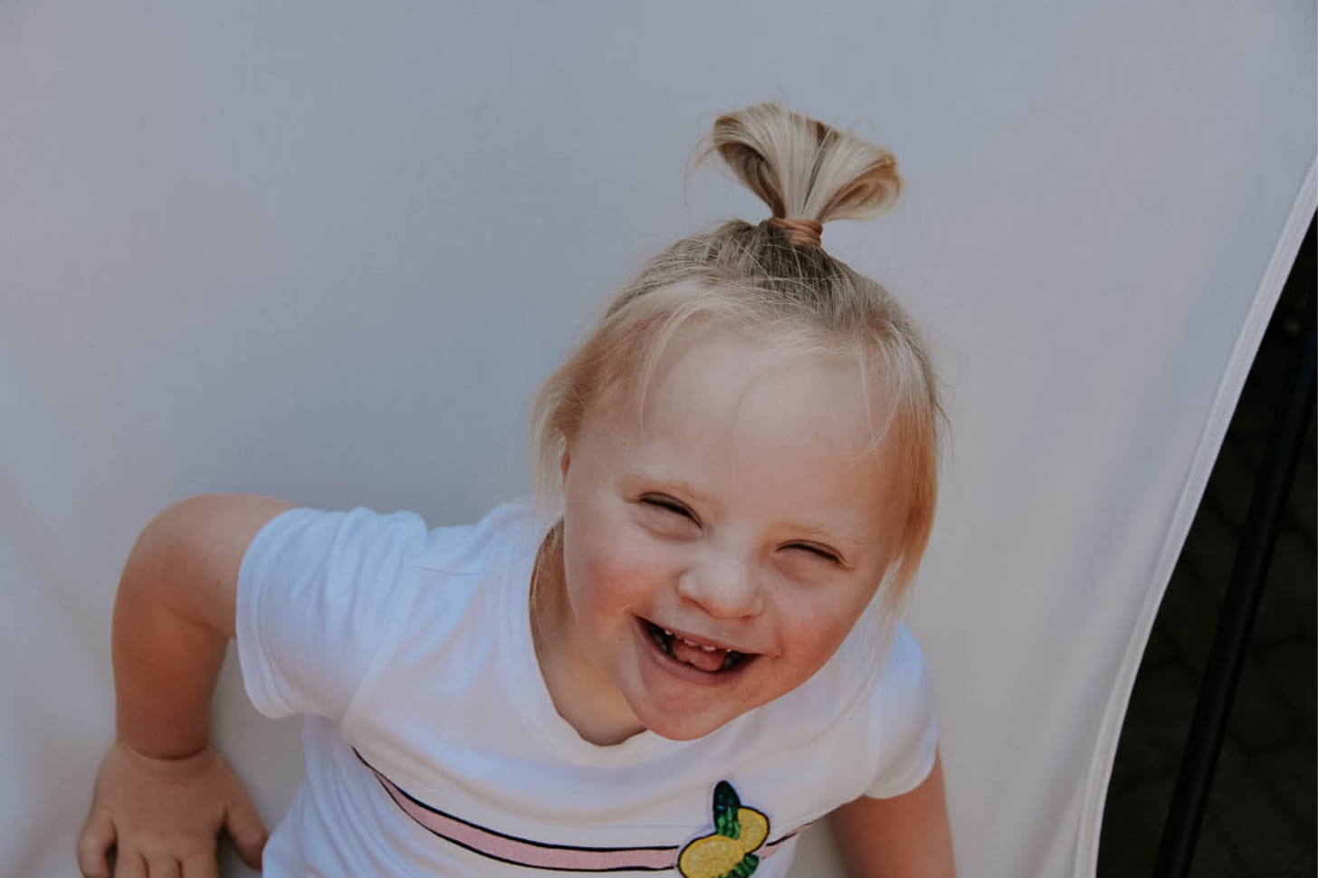 Column Mama Mirjam #38: ‘Ik zag hoe Livia werd ingezet voor gekke opdrachtjes, door lacherige kinderen met een telefoon’