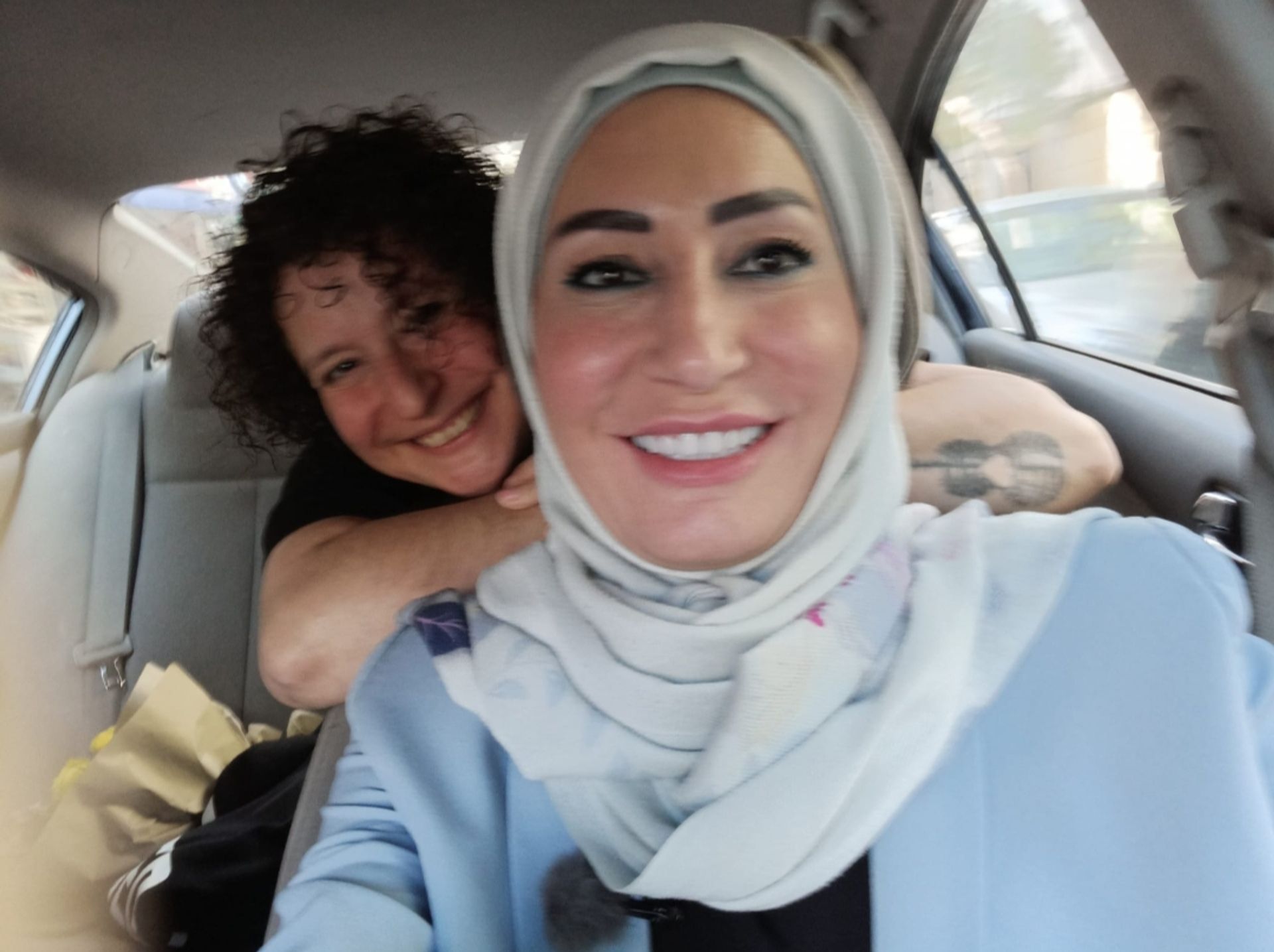 Hester is slachtoffer van adoptiefraude: ‘Ik bleek een Libanese tweelingzus te hebben’