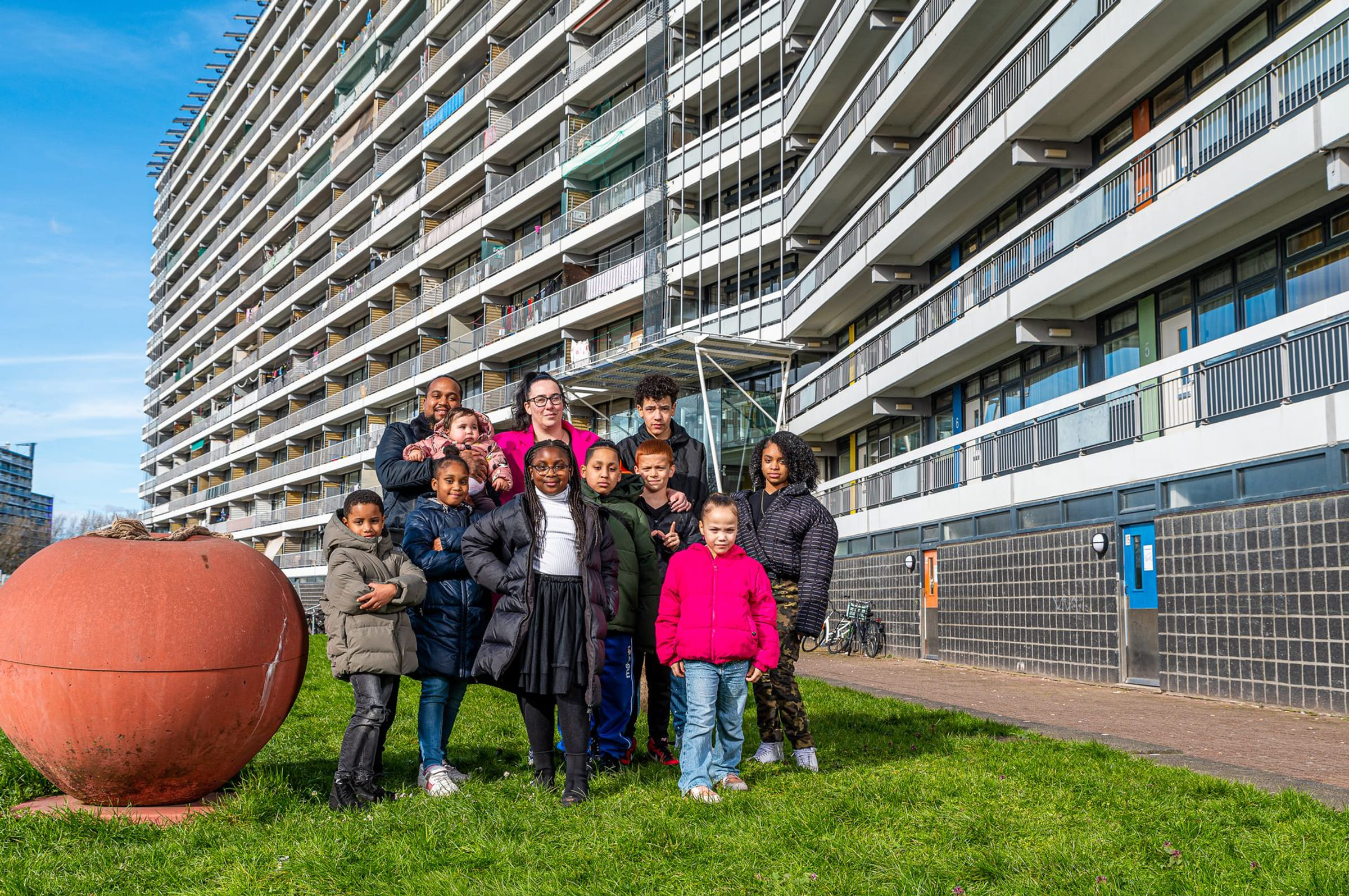 Familie Huisraad over 'Waar doen ze het van?' EO Familie Huisraad over 'Waar doen ze het van?' EO