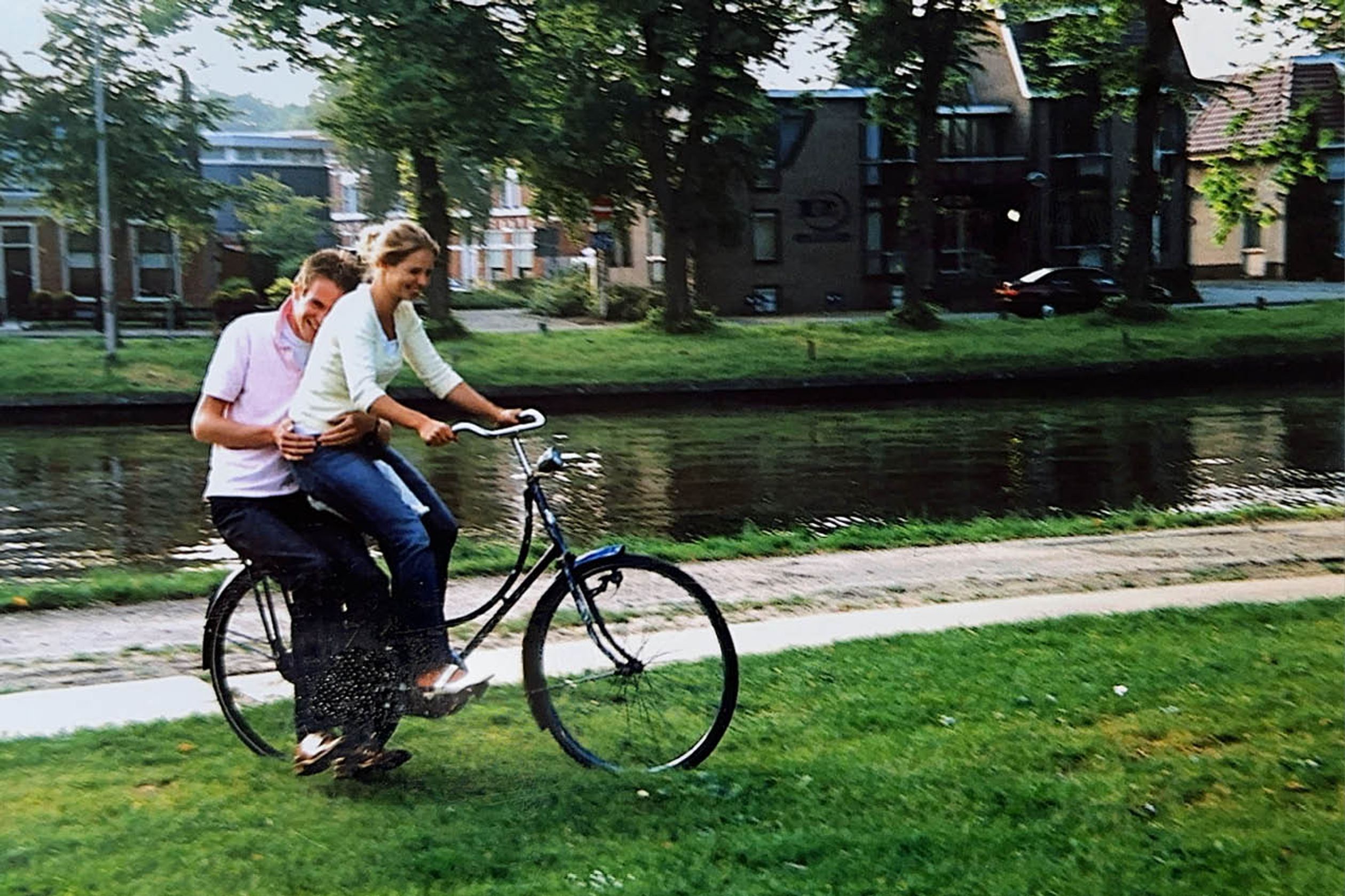 Griëtte met haar man Duurt op de fiets