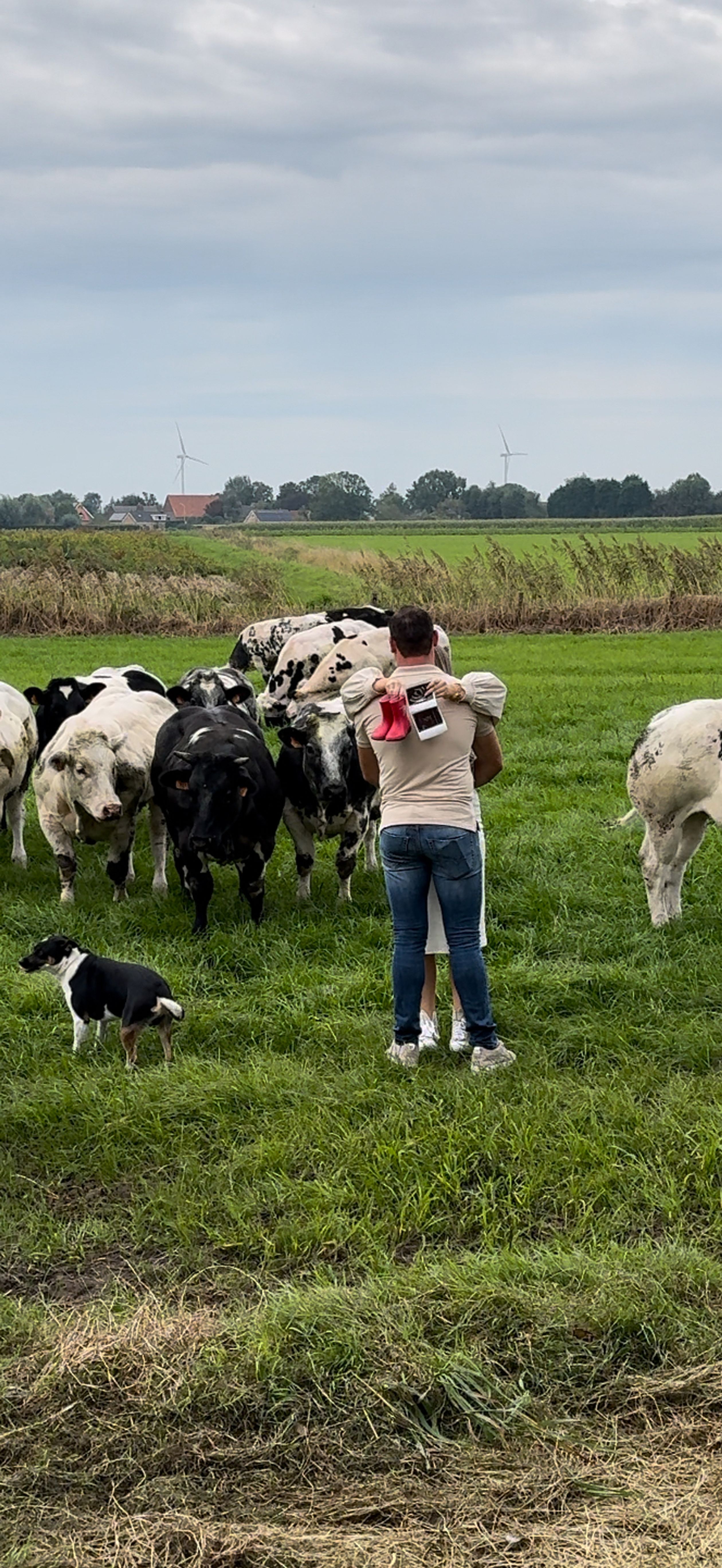 Angela deelt mooi nieuws Handen aan de couveuse