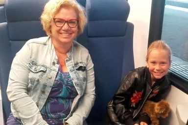 Oma Astrid en kleindochter Adinda: ‘We hebben aan een half woord genoeg’