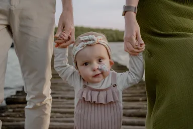 Fiene zou misschien nooit kunnen horen, nu is ze dol op zingen
