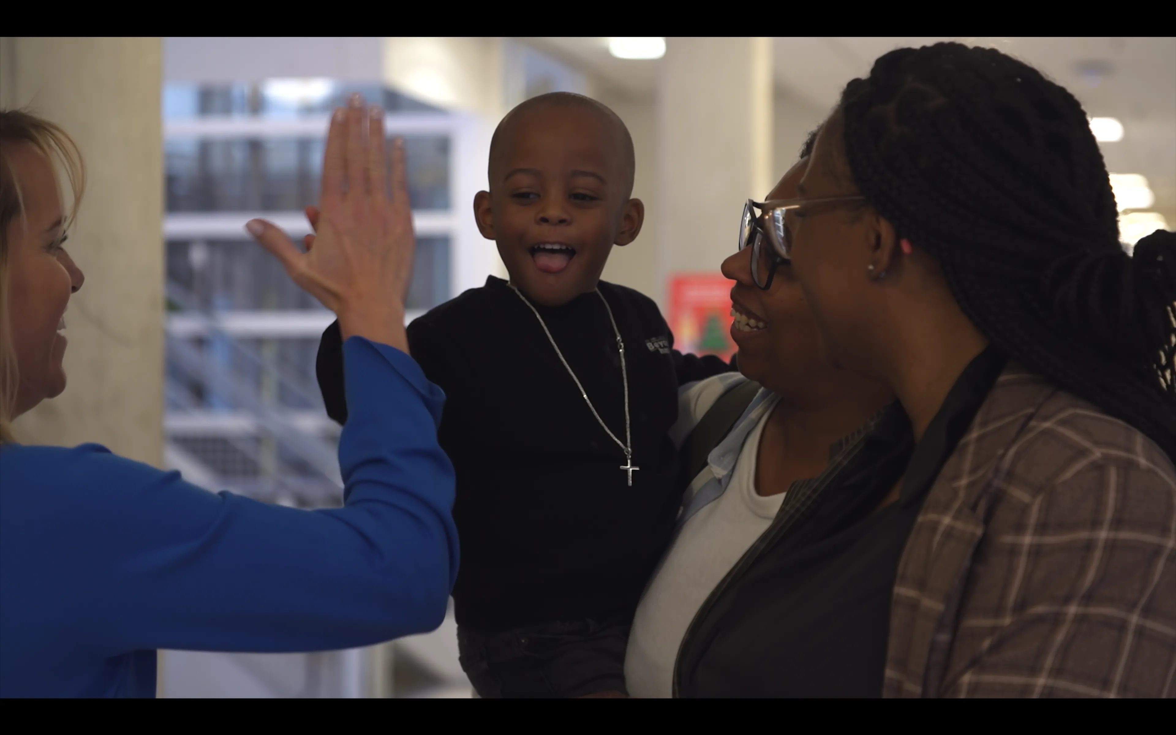 Naomi kreeg niets van haar bevalling mee: ‘Terwijl ik op de ic lag, werd mijn zoon met 25 weken geboren’
