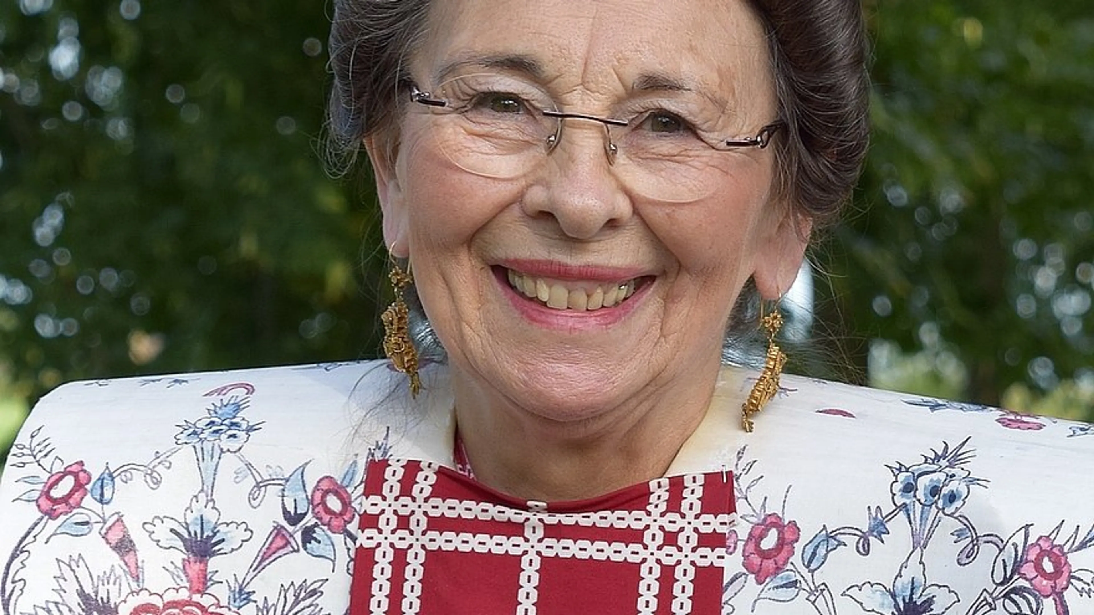 Els draagt nog elke dag klederdracht