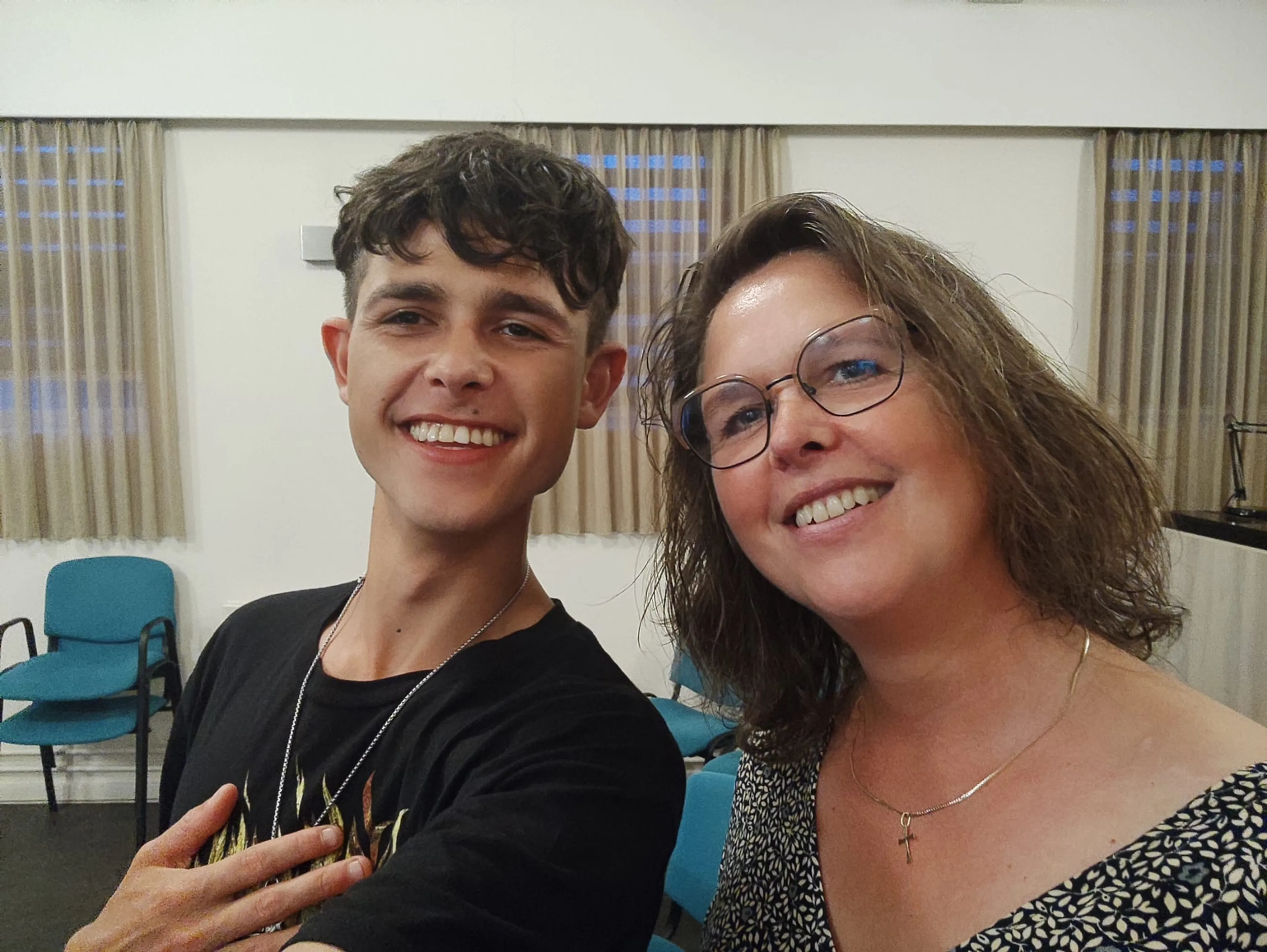 Dina’s zoon genas van een scheve borstkas