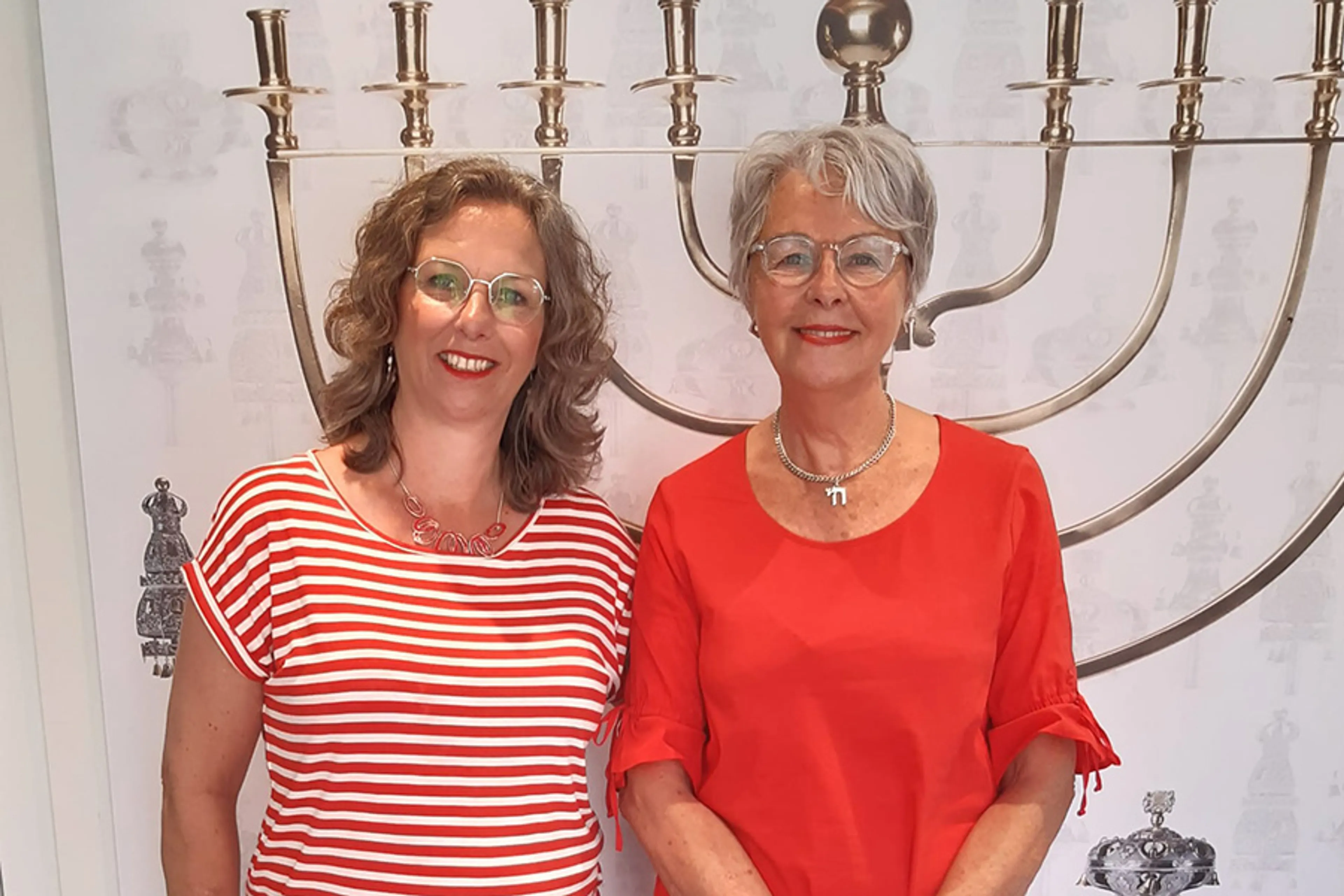 Bijzondere band: Esther (55) en haar achttien jaar oudere zus zijn hechte vriendinnen