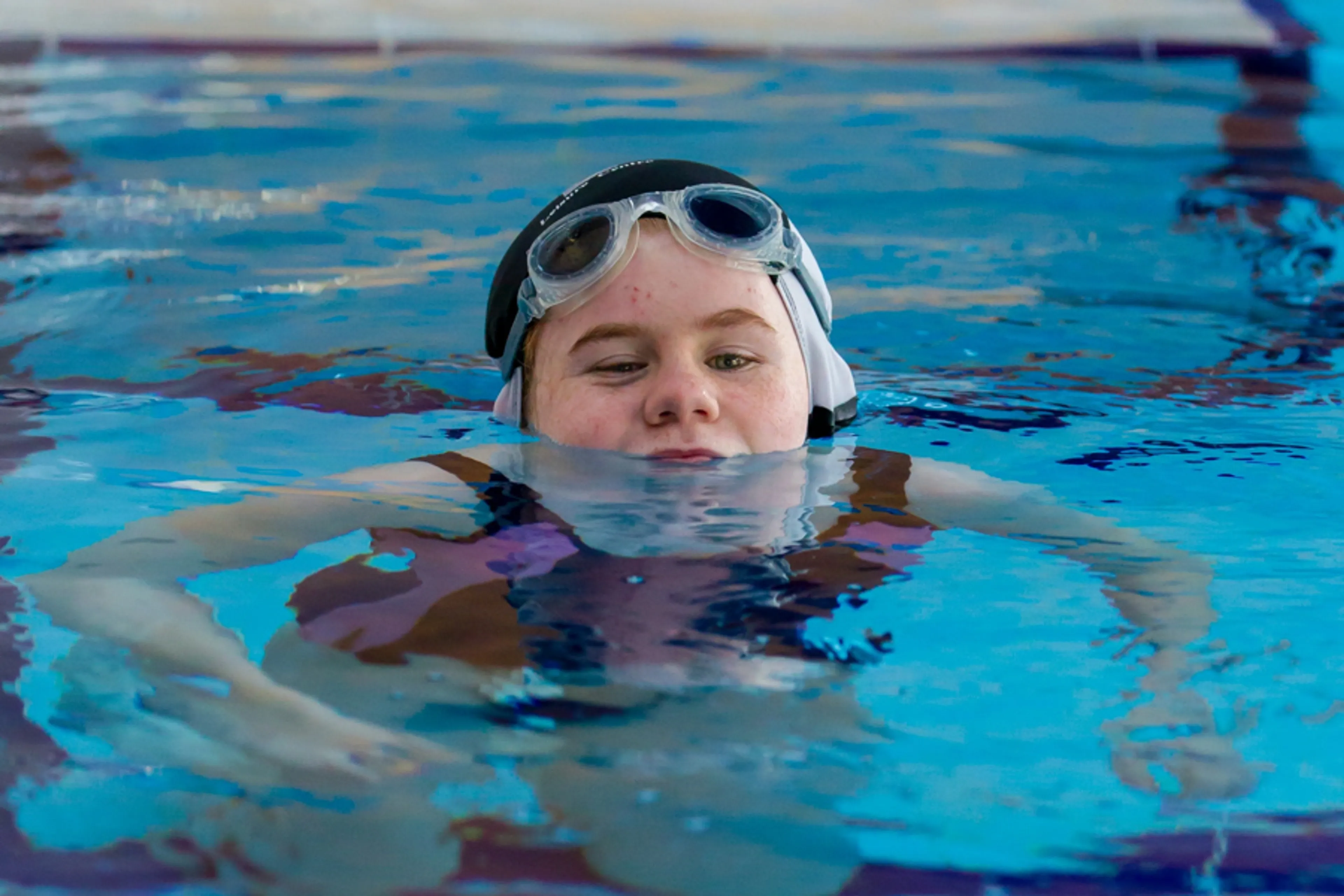 Column Hanneke: ‘Gelukkig zijn er lichtpuntjes die de zwemles iets draaglijker maken’