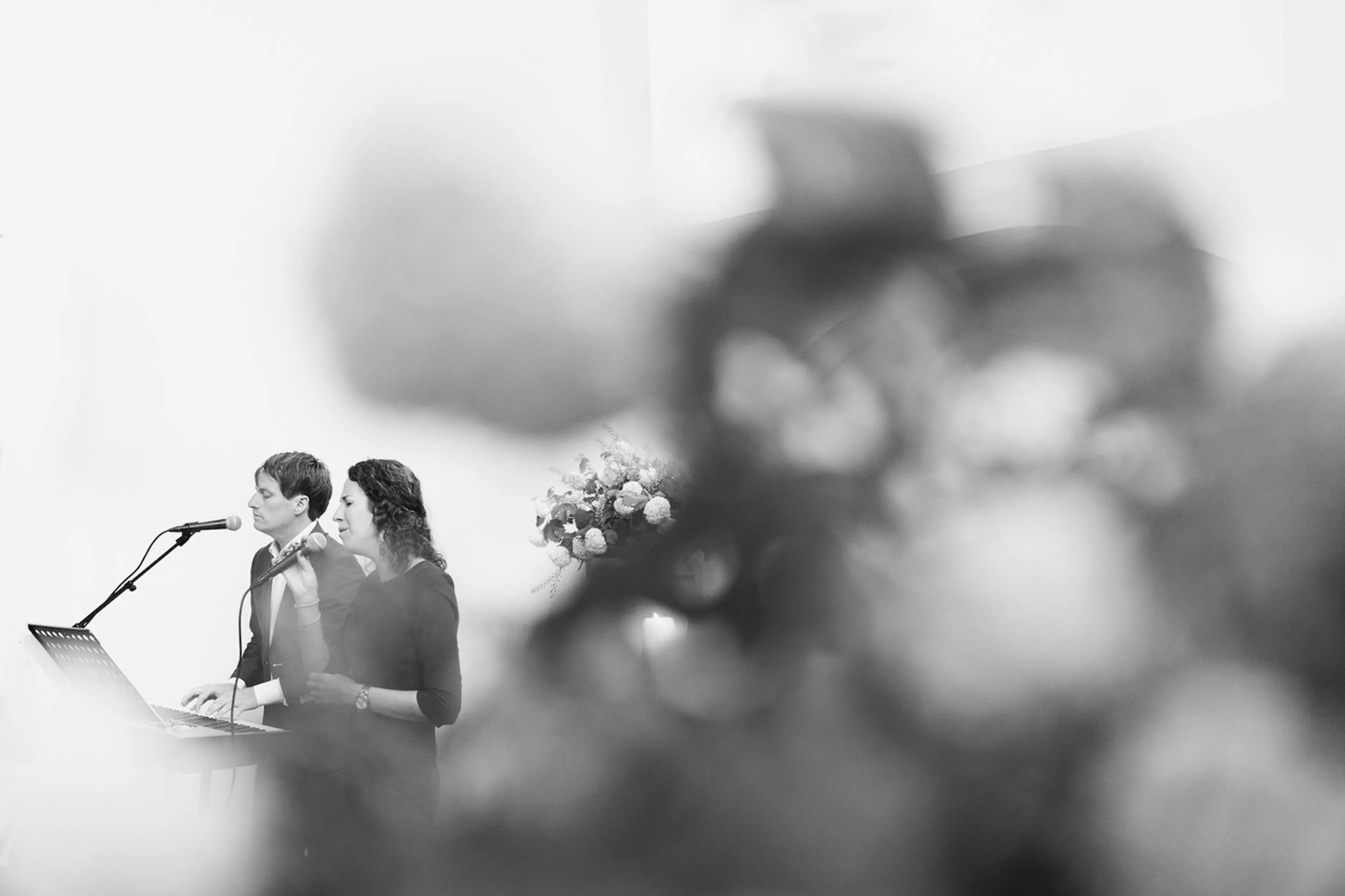 Sifra zingt christelijke muziek op uitvaarten