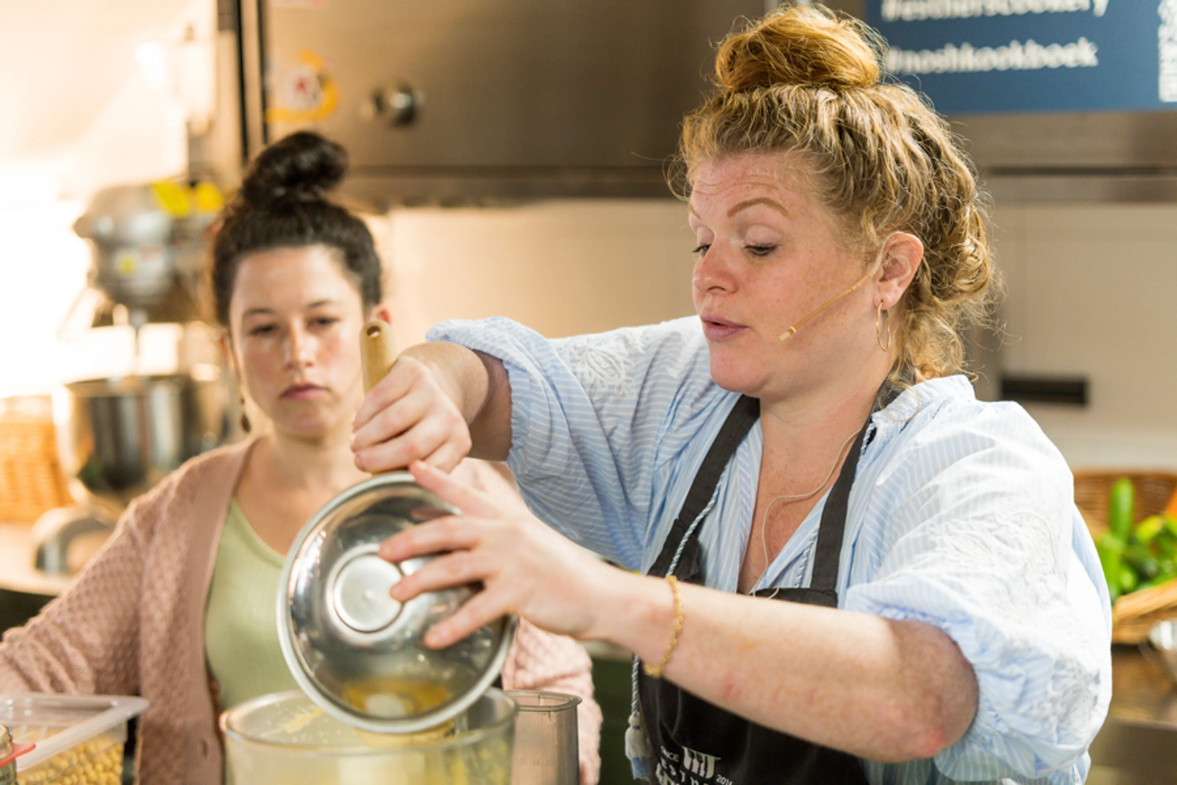 Esther en Esther aan de kook; een podcast over de Joodse keuken