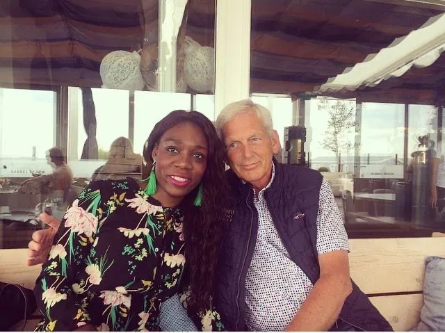 Niet elke moeder is een biologische moeder. Soms kan een oma, tante of pleegouder een moeder voor je zijn. Drie vrouwen vertellen wie voor hen als moeder was.