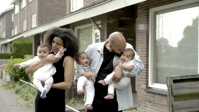 Het vinden van balans tussen beschikbaar zijn voor de kinderen en je leven weer oppakken is niet eenvoudig voor Carlo en Fahishta. Hier vind je hun belevenissen die ze de komende week meemaken met hun drieling Naila, Justice en Noah.