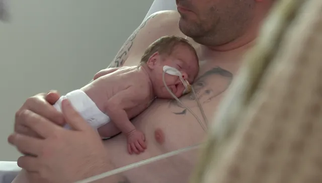 In de vierentwintigste week van de zwangerschap krijgen krijgen Lotte en Peter te horen dat hun zoon Dex moet worden gehaald, omdat Lotte vanwege hartproblemen in levensgevaar is. Baby Dex wordt geboren met een ‘open ductus’: een hartafwijking waarbij de verbinding tussen de aorta en de longslagader niet goed sluit. Uiteindelijk besluiten de artsen samen met Lotte en Peter dat zoontje Dex geopereerd moet worden.