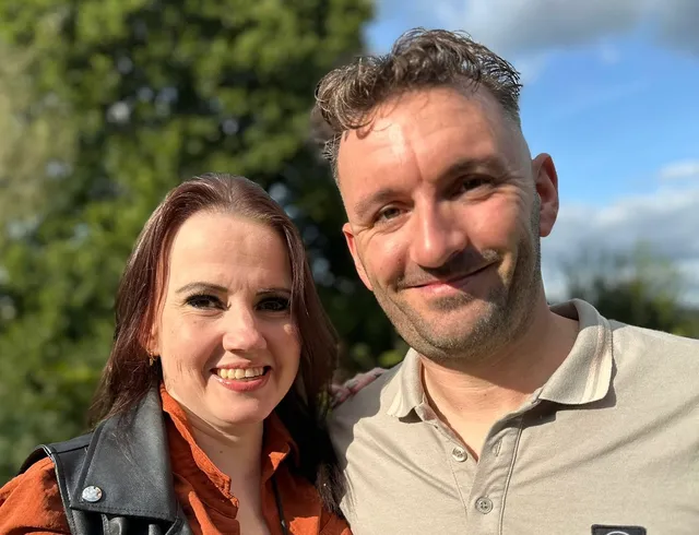 Lotte en Peter zijn de ouders van Dex, die bij 24 weken zwangerschap wordt geboren. Het jonge gezin gaat door een emotionele tijd, vooral omdat Peter al een traumatisch verlies heeft meegemaakt. Zijn zoon Sem is op vierjarige leeftijd overleden door verstikking, waardoor het verblijf in het ziekenhuis bijzonder zwaar is voor hem.