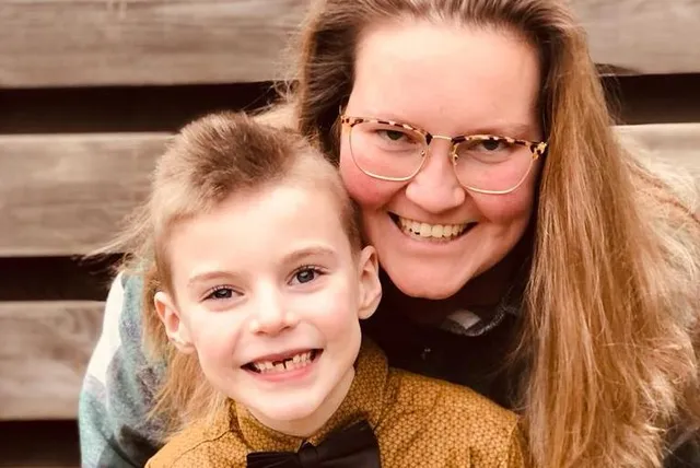 Marleens met haar 6-jarige zoon Owen, die een taalontwikkelingsstoornis (TOS) heeft.