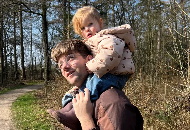 Bas Derks (30) is vader van twee: Pip (2) en Wies (0). En dat is een grotere levensverandering dan hij ooit voor mogelijk hield. Daarover schrijft hij bloedeerlijke blogs:.