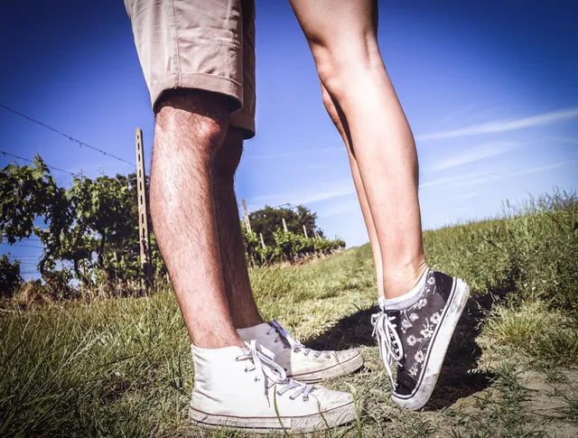 De dochter van Jorien heeft verkering, met de bijbehorende intimiteiten. Dat ze dat nog niet eenvoudig vindt, merkte ze toen vriendlief met het gezin meeging op vakantie naar Italië. Ze schreef er een blog over.