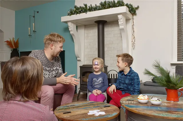 Het Raad het kerstfiguur-spel biedt een unieke kans om kinderen op speelse wijze kennis te laten maken met het authentieke kerstverhaal.