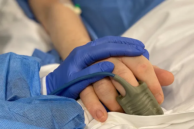 De man van Angelique werd opgegeven in Nederland, maar overleefde in Duitsland.