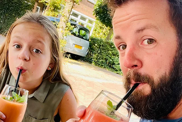 Rokus' dochter Evi had moeite met de verhuizing naar een andere woonplaats. Ze schreef daar brieven over. Haar vader maakte daar dit ontroerende lied over.