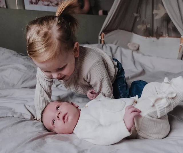 Bas Derks (30) is vader van twee: Pip (2) en Wies (0). En dat is een grotere levensverandering dan hij ooit voor mogelijk hield. Daarover schrijf hij bloedeerlijke blogs:.