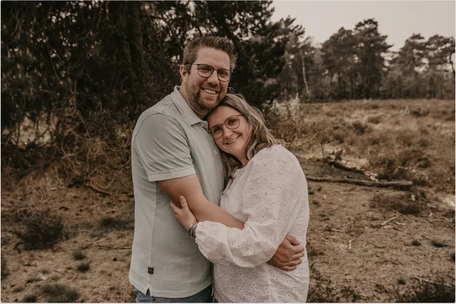 Tijdens de 20 weken echo krijgen Sjanneke en Bas het nieuws dat er iets niet in orde is met hun dochtertje Sanne: er zit een gat in het middenrif van hun ongeboren dochtertje, een aandoening die bekend staat als Hernia Diafragmatica ofwel een middenrifbreuk. Een ernstige complicatie die directe medische aandacht vereist.