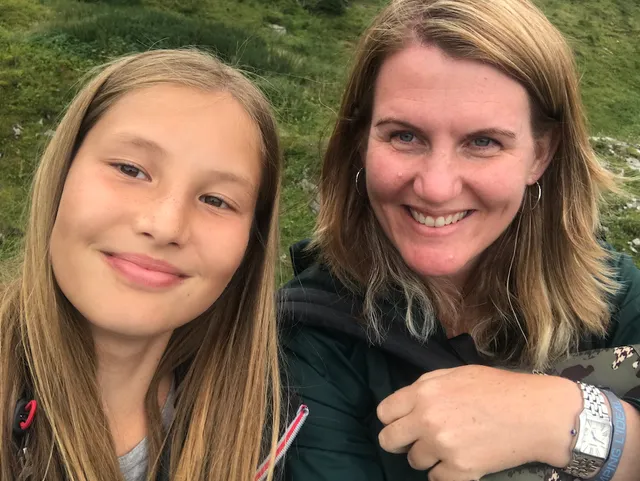 Roya (14) doet mee aan het programma Chica. Tijdens de aflevering over telefoonverslaving blijkt haar schermtijd het hoogst van alle meiden te zijn. Hoe gaat haar moeder hiermee om en welk advies geeft Jeugd en Media-oprichter Justine Pardoen?.