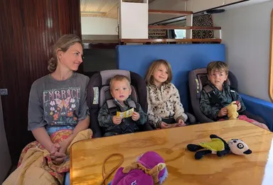 Met vier kinderen wonen in een camper: ‘Waar zijn we aan begonnen?’